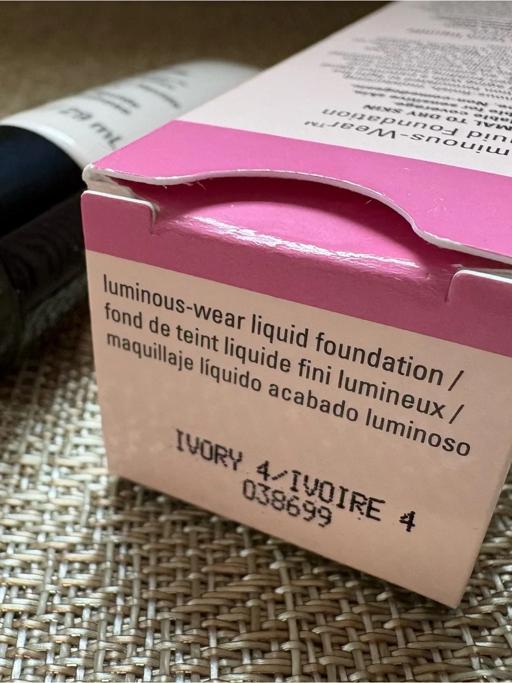 Mary Kay Timewise Luminous-Wear Liquid Foundation Ivory 4 (038699) New In Box